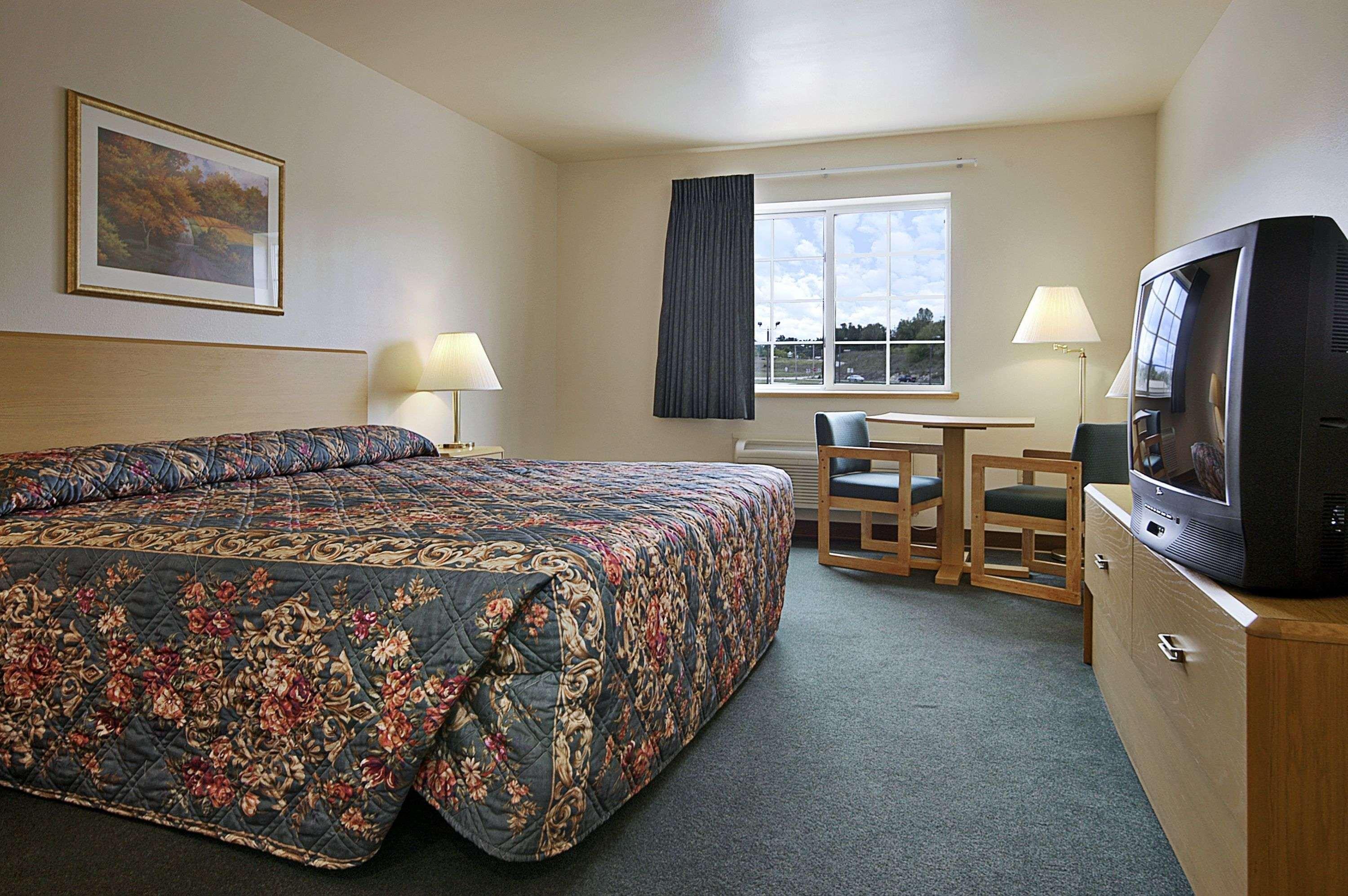 Motel Super 8 By Wyndham Ava Esterno foto
