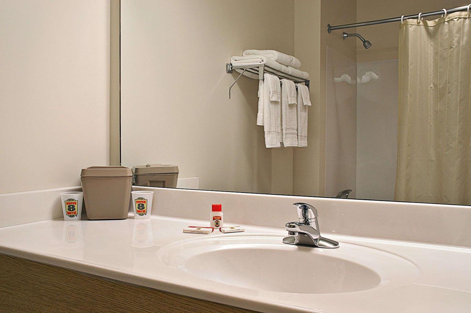 Motel Super 8 By Wyndham Ava Esterno foto